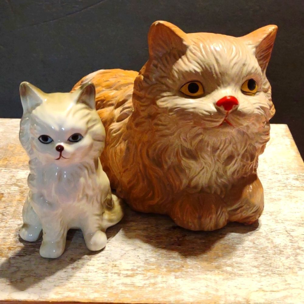 👍 Vintage Cat Figures Bone China and Terracotta. C3